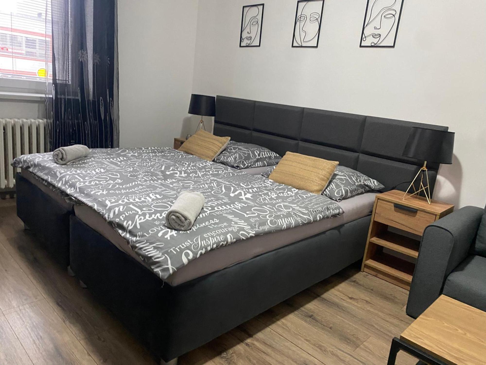 Cerna Ruze - Apartman 4 Pilsen Exterior foto